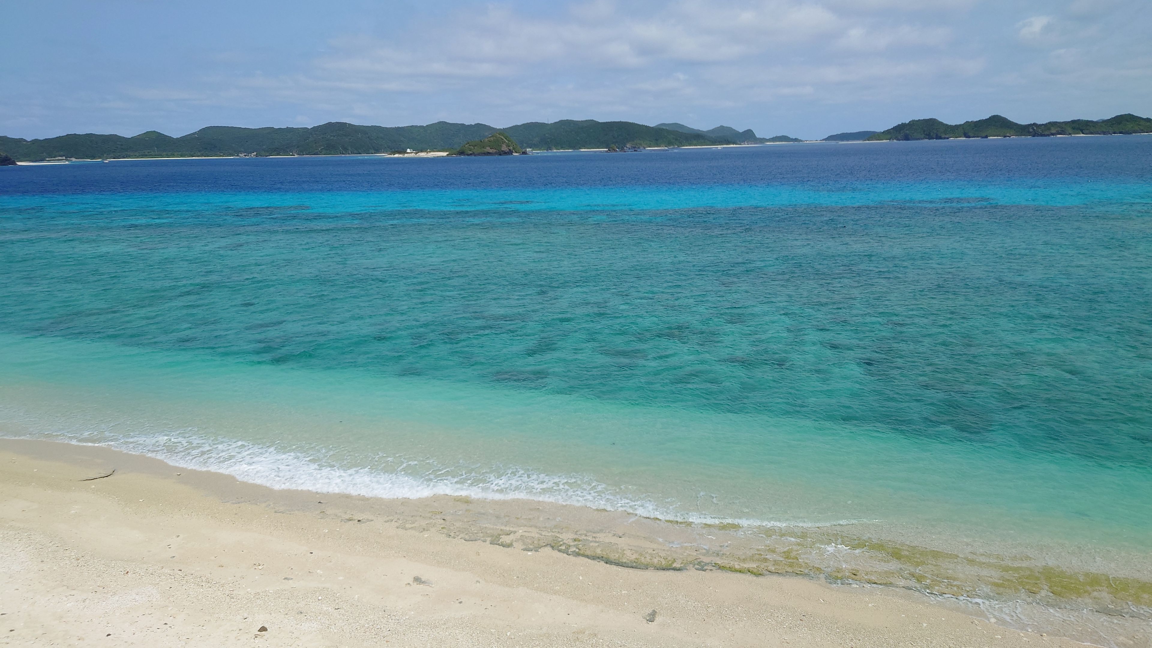 ニシバマビーチの砂浜と海