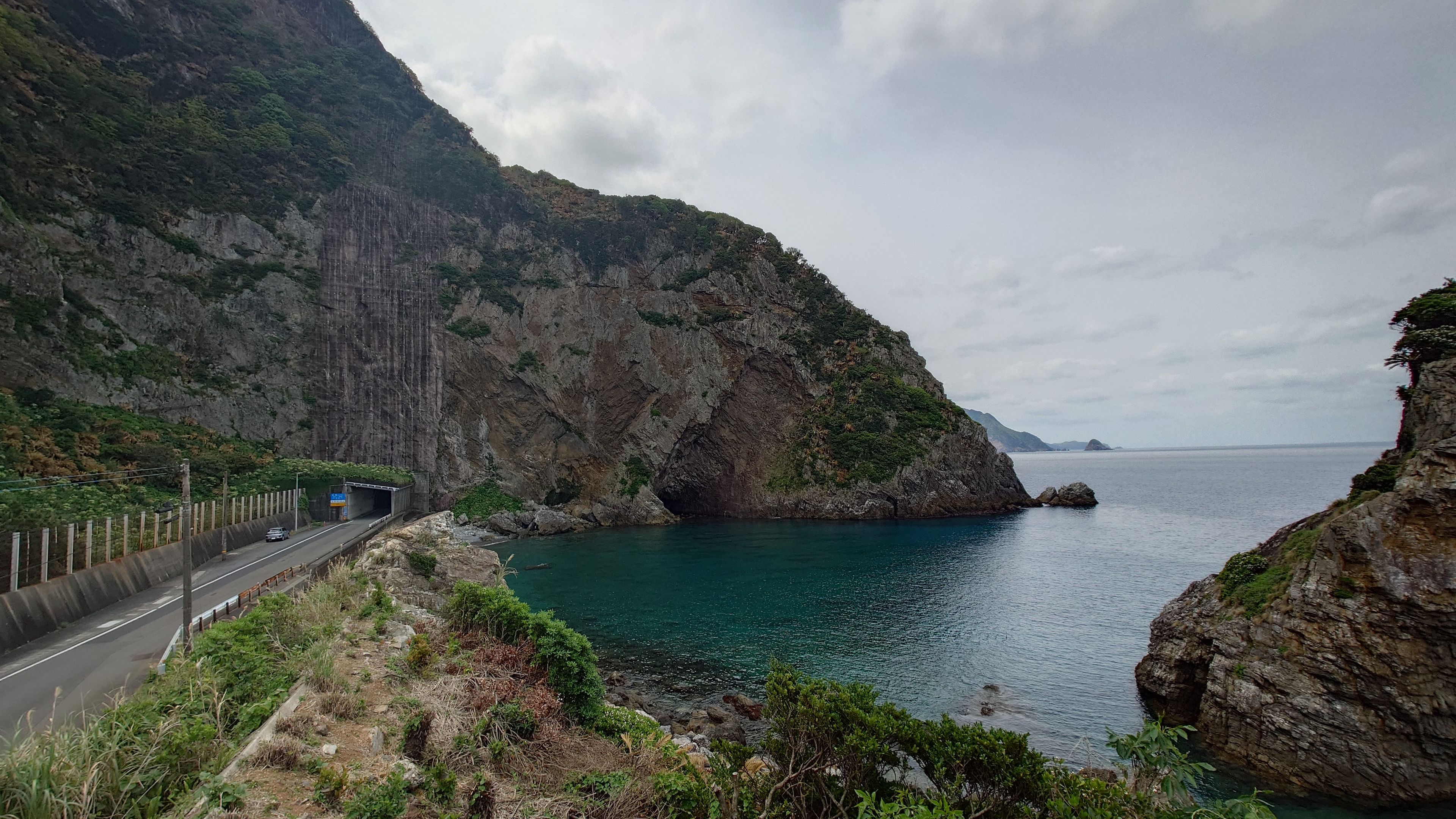Dokubama Cliff - powerful cliffs pressing forward with the Amami sea to the right