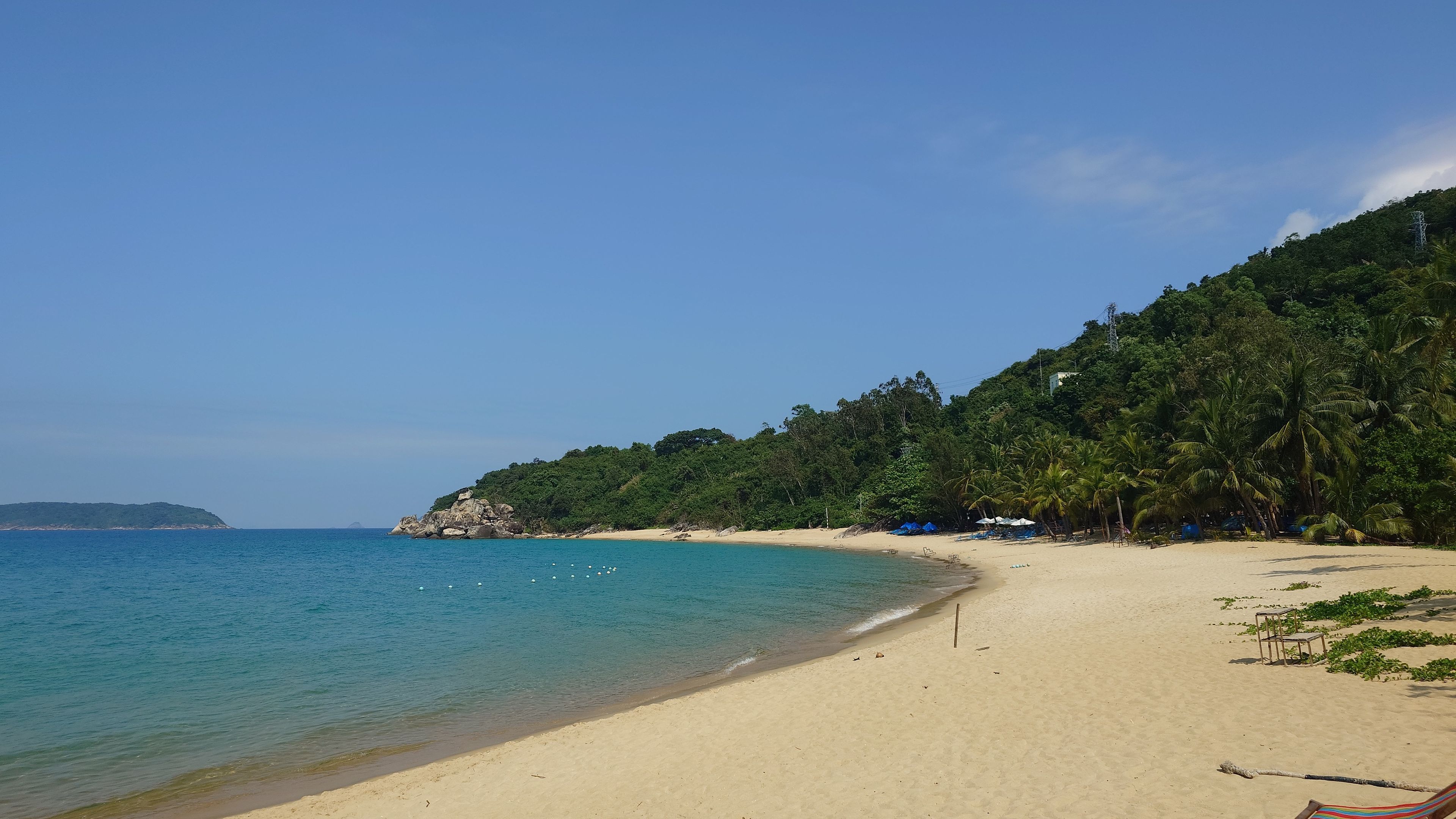 長く続くストーンジャイアントビーチの砂浜