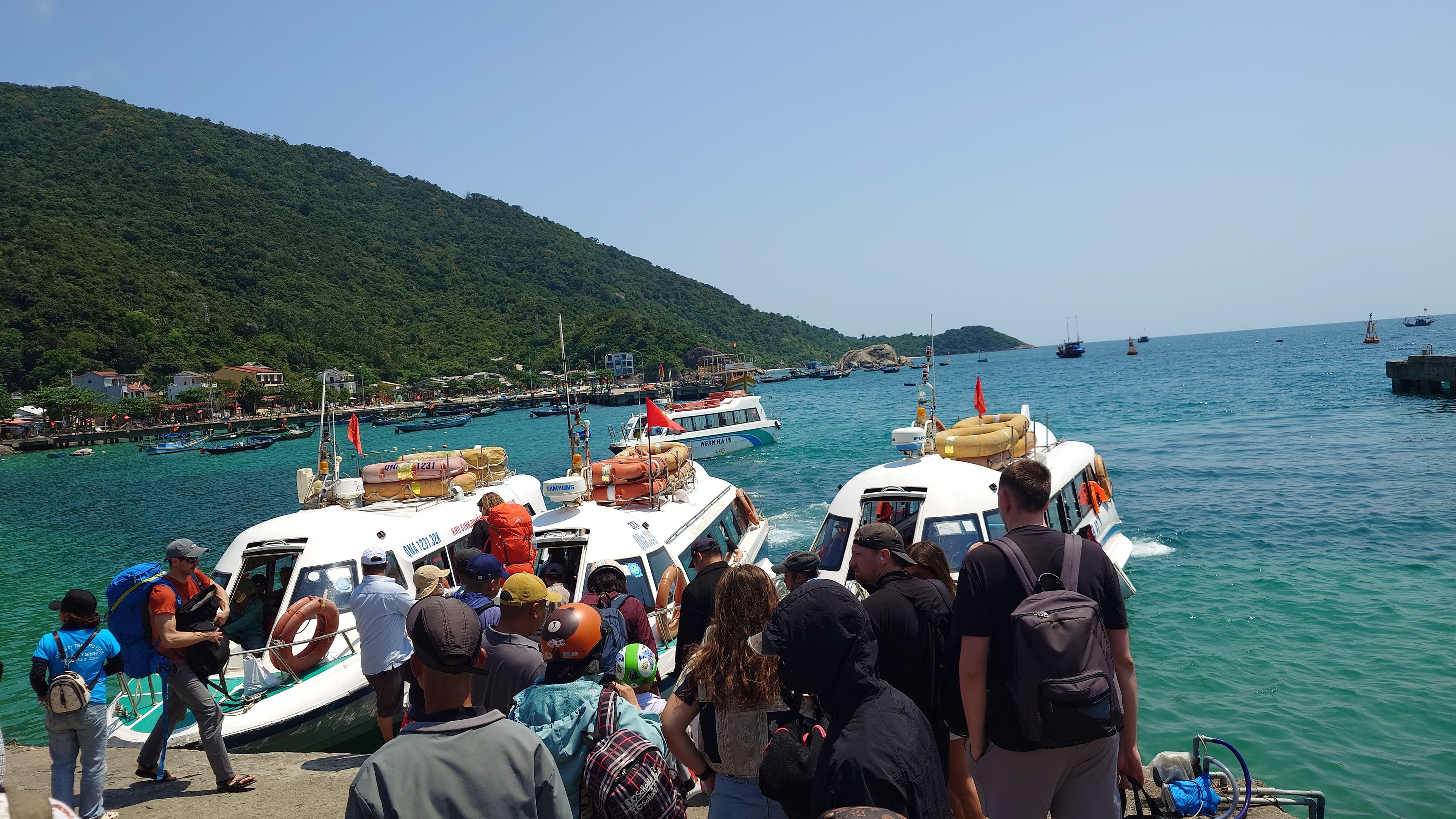 帰りのボート乗船風景