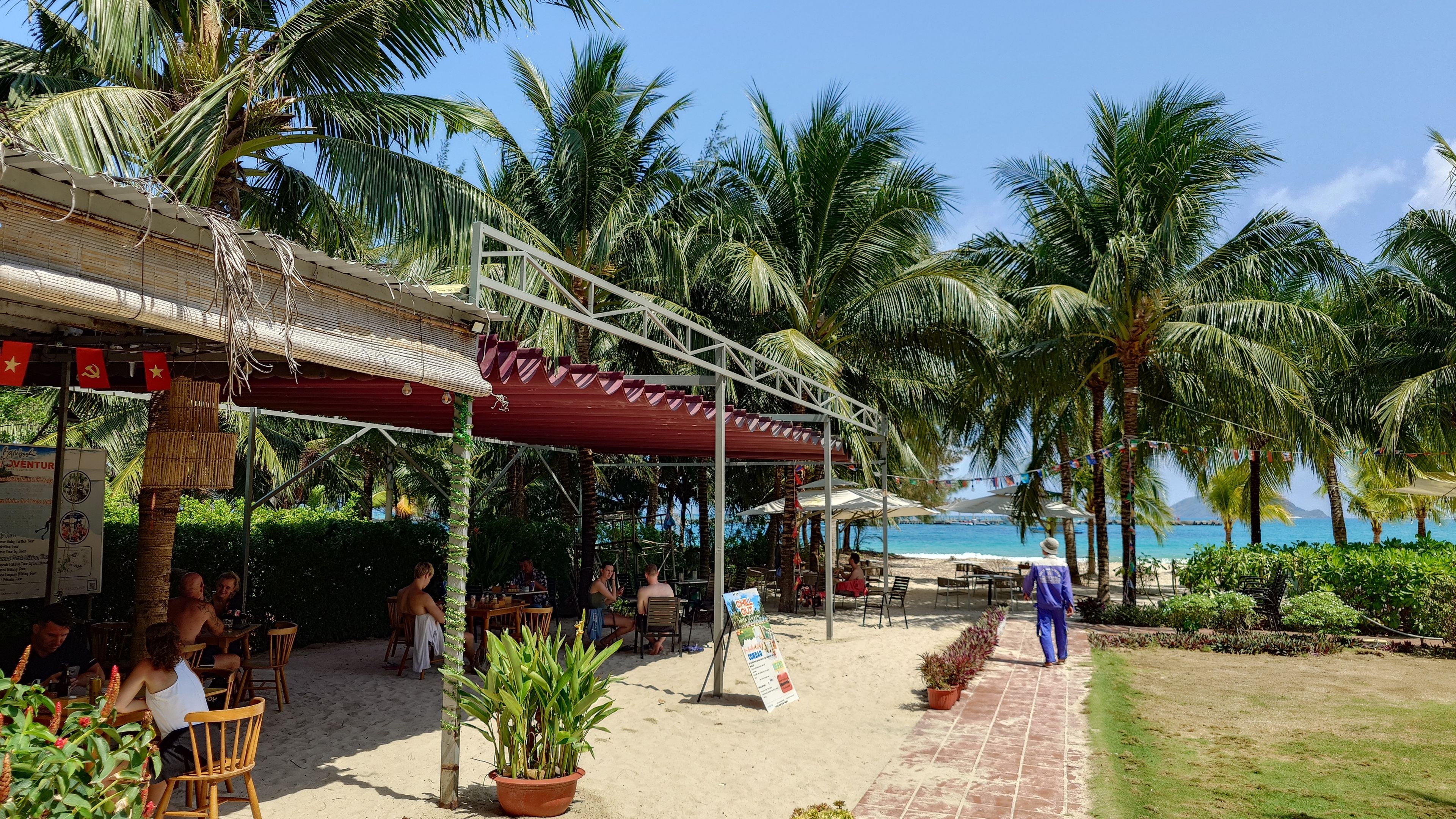 International atmosphere with many foreign tourists