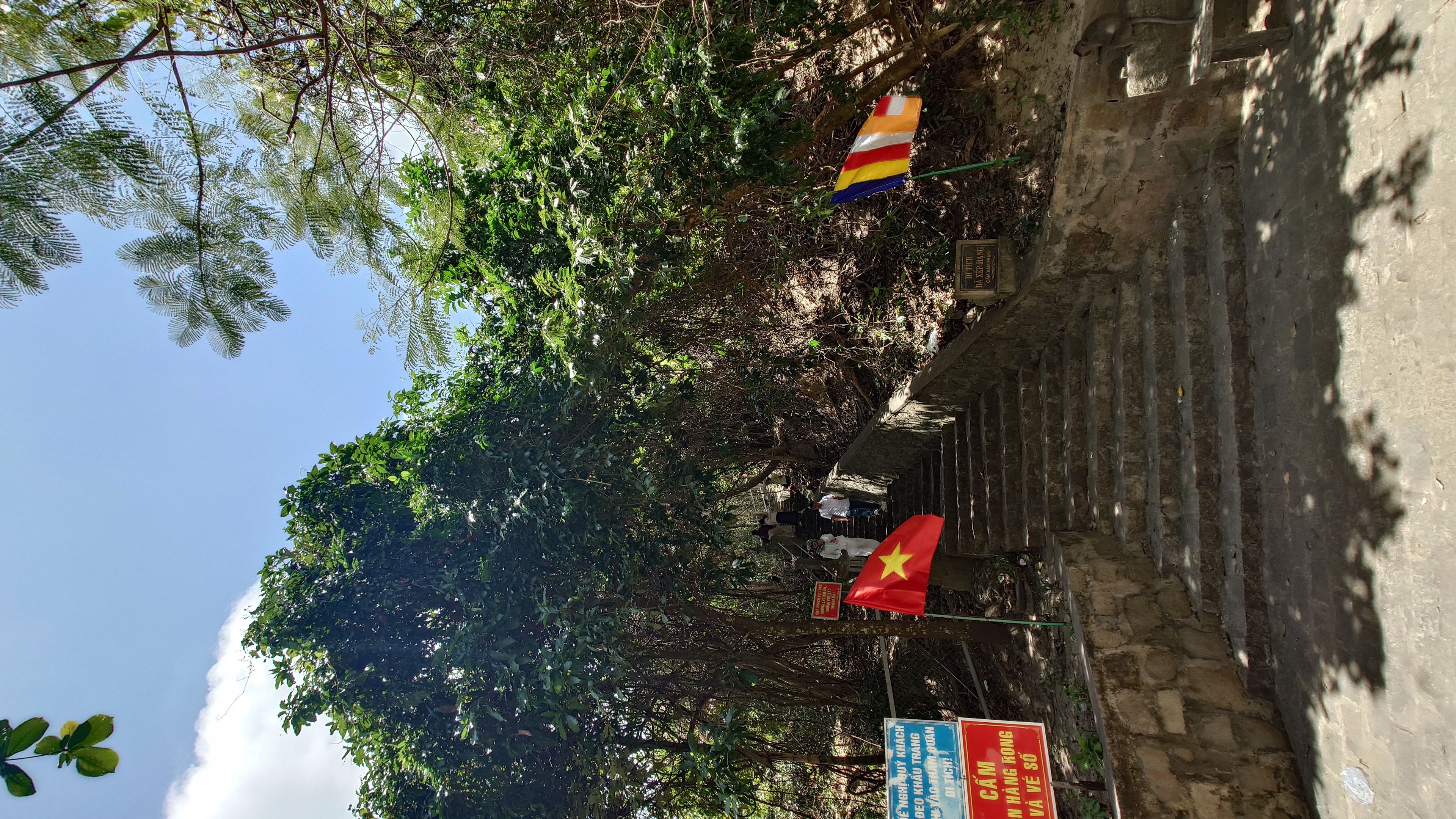 The steep stone staircase with over 100 steps leading to the main hall
