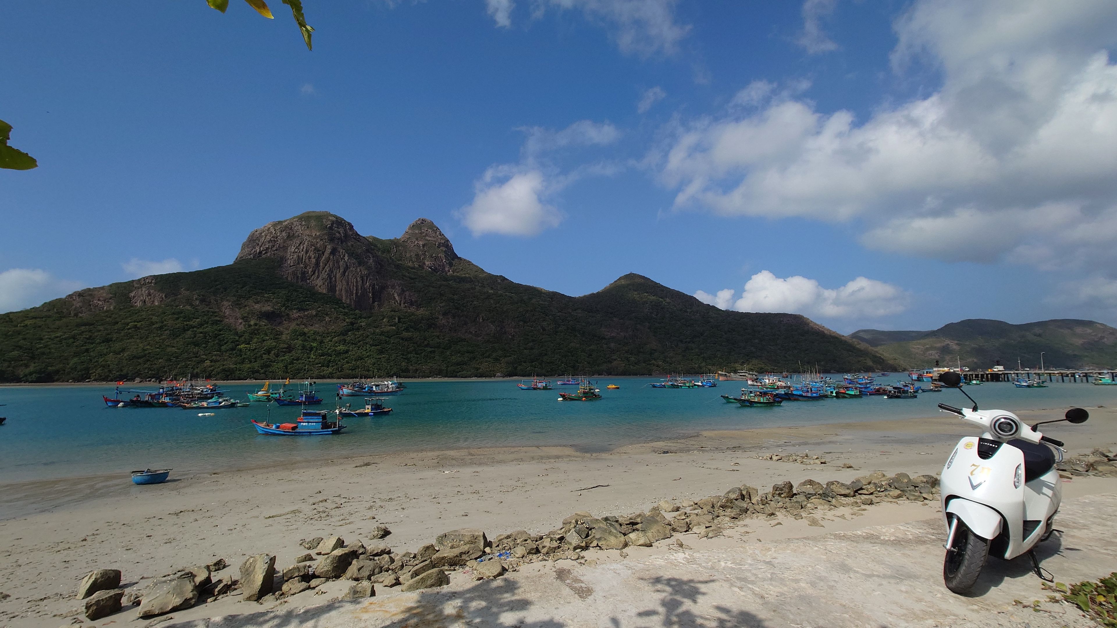 A nameless scenic spot you can stop at during your drive