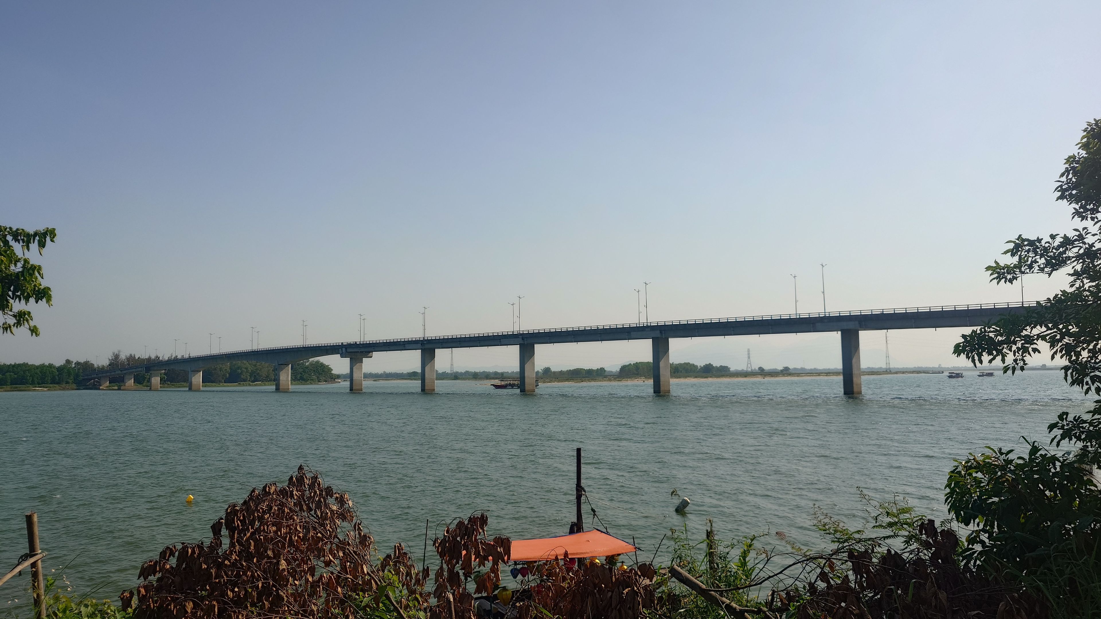 Cầu Cẩm Kim からの見晴らし