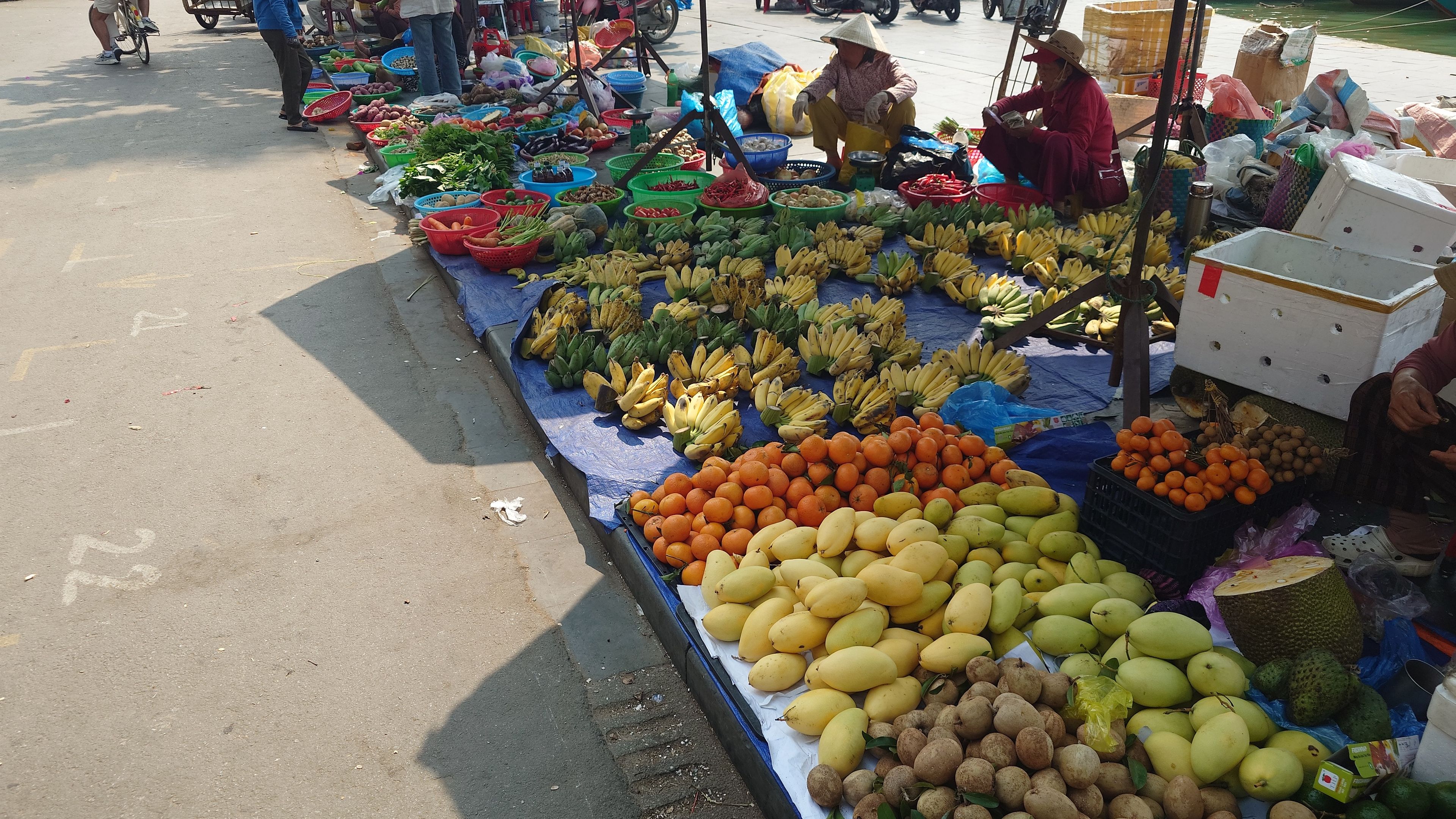 市場周りの果物露店