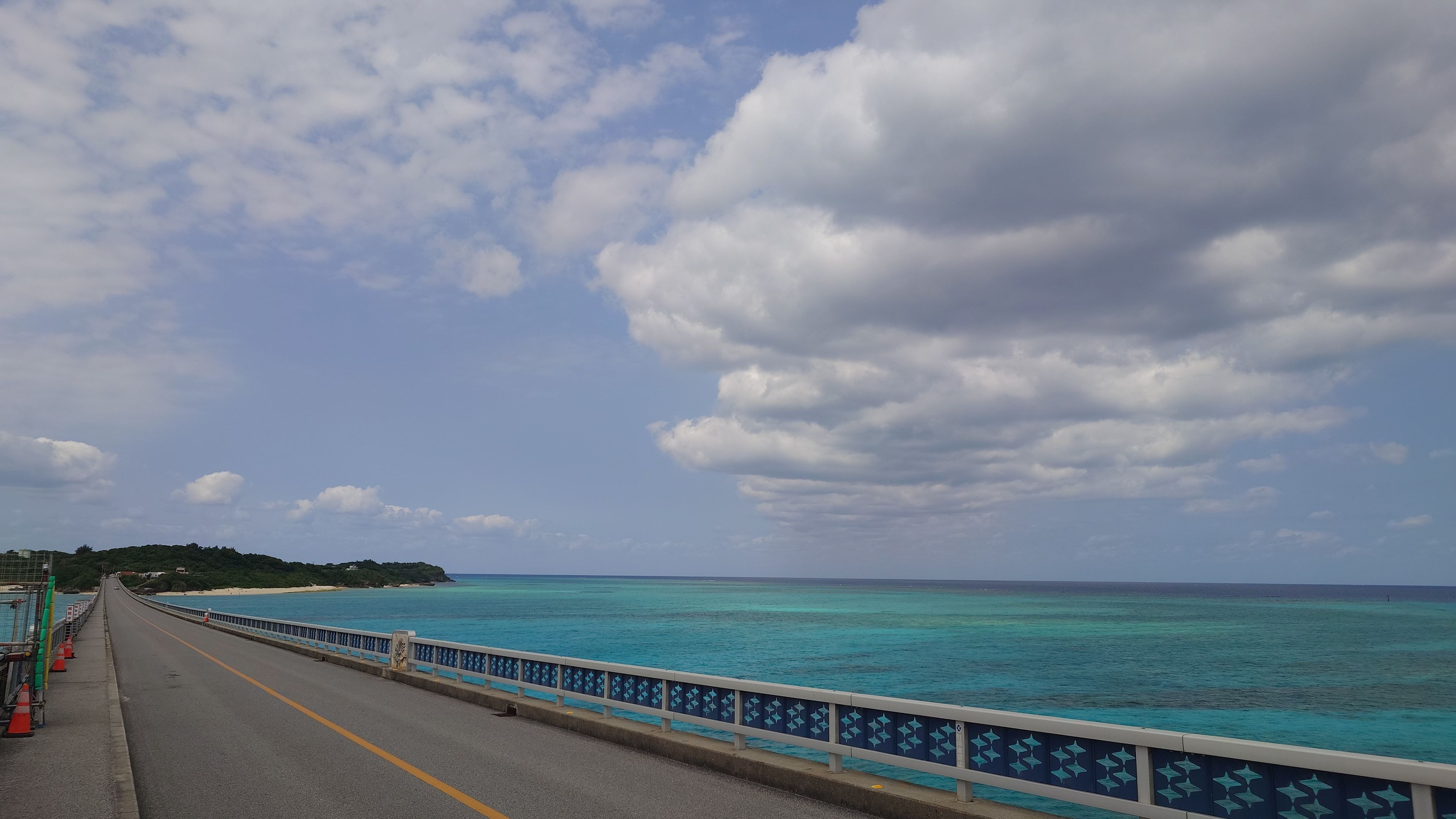 池間大橋の上からの景色