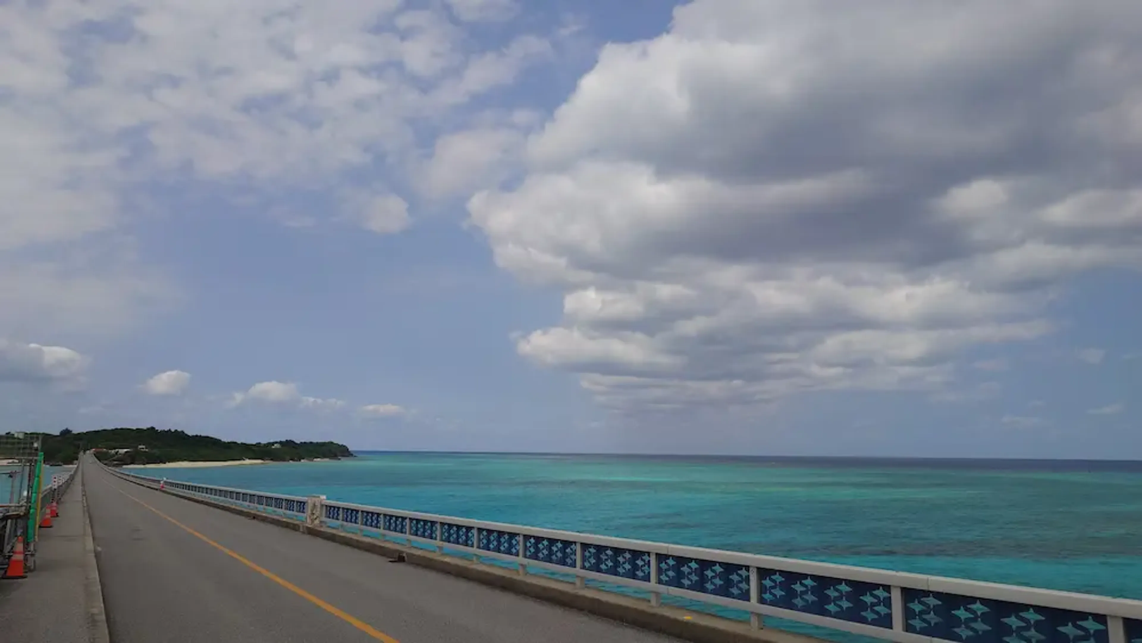 池間大橋の上からの景色