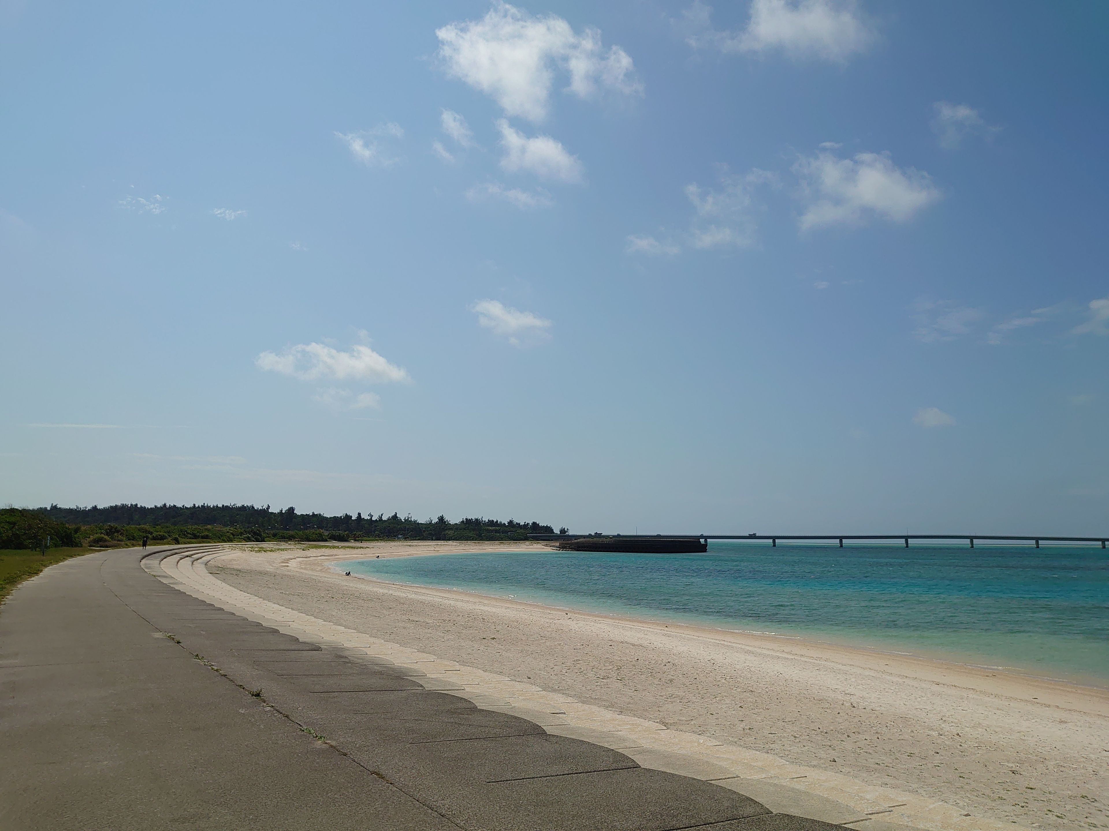 サンセットビーチから見た伊良部大橋