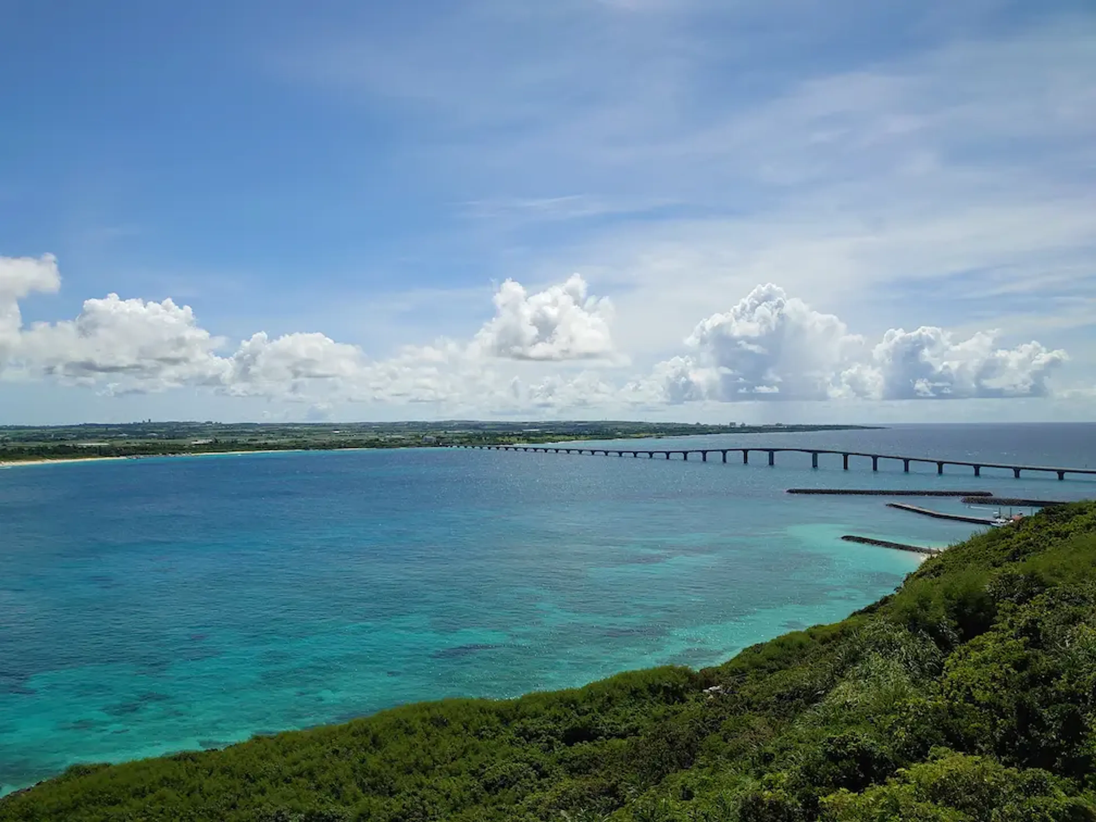 ジョギングコースの来間大橋