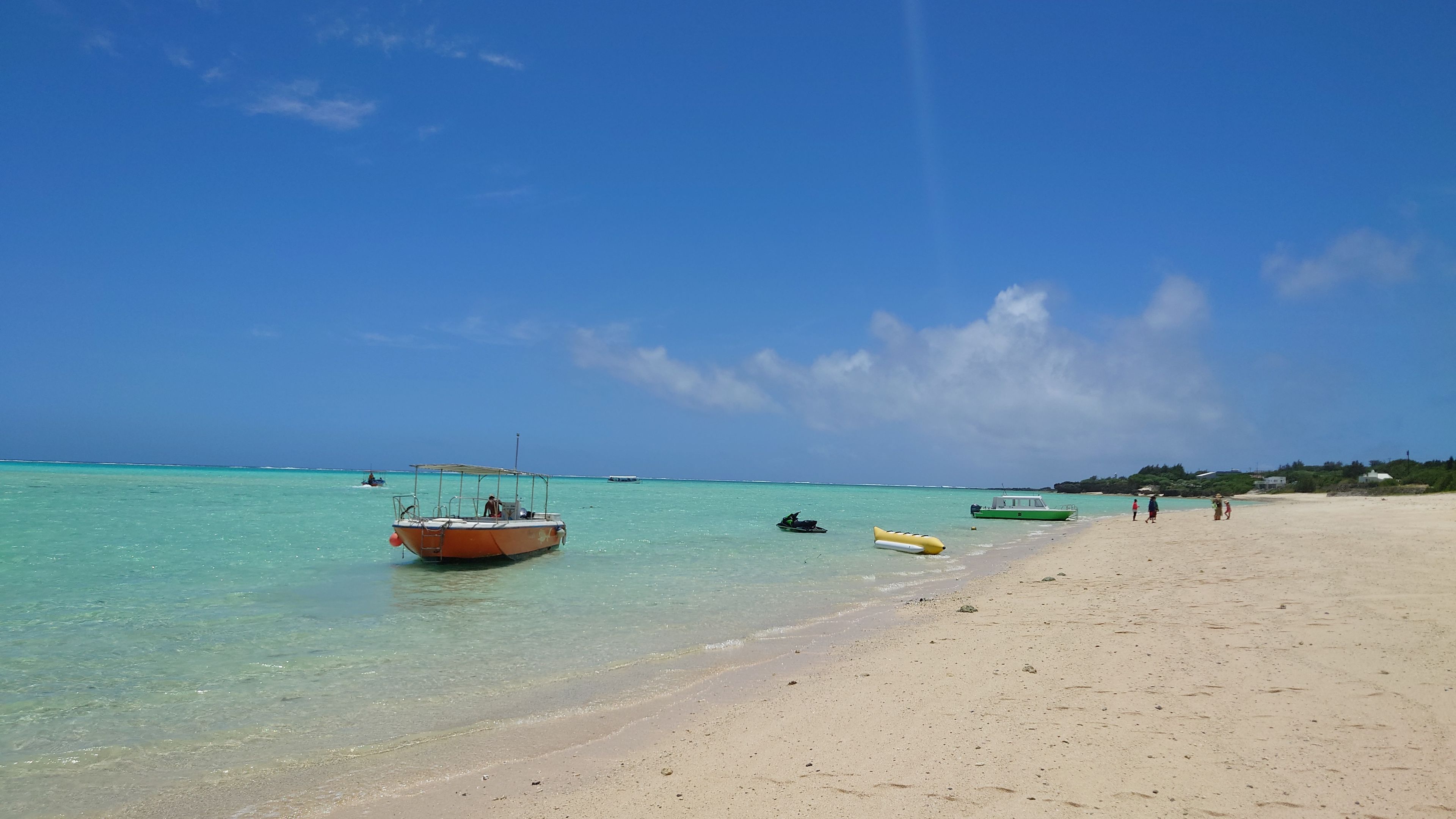 大金久海岸と百合ヶ浜への渡し船