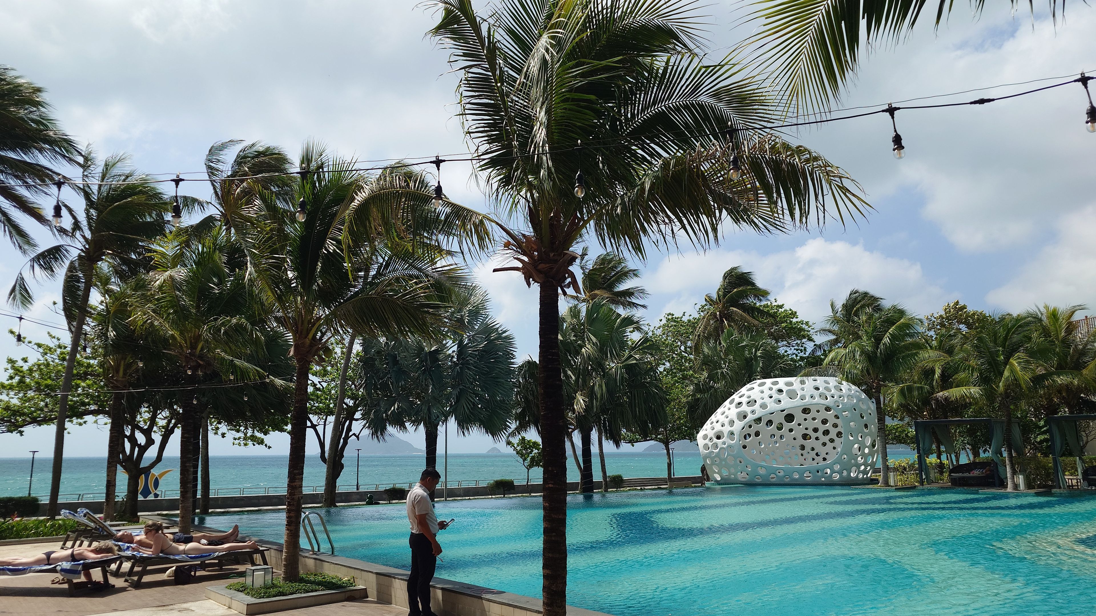 ザ シークレット コンダオ：インフィニティプールとその先に広がるコンダオの海