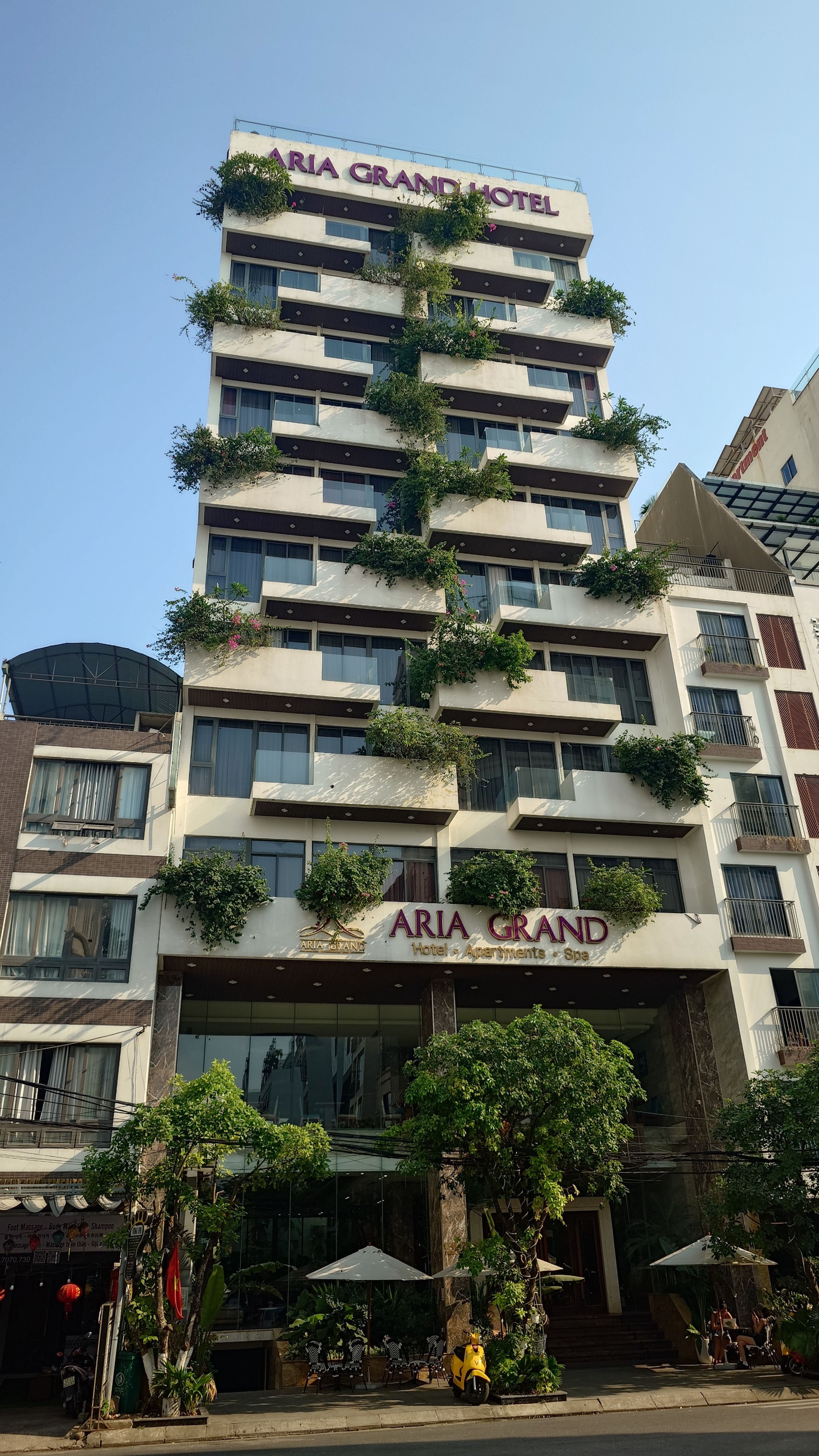 Aria Grand Hotel & Spa Exterior