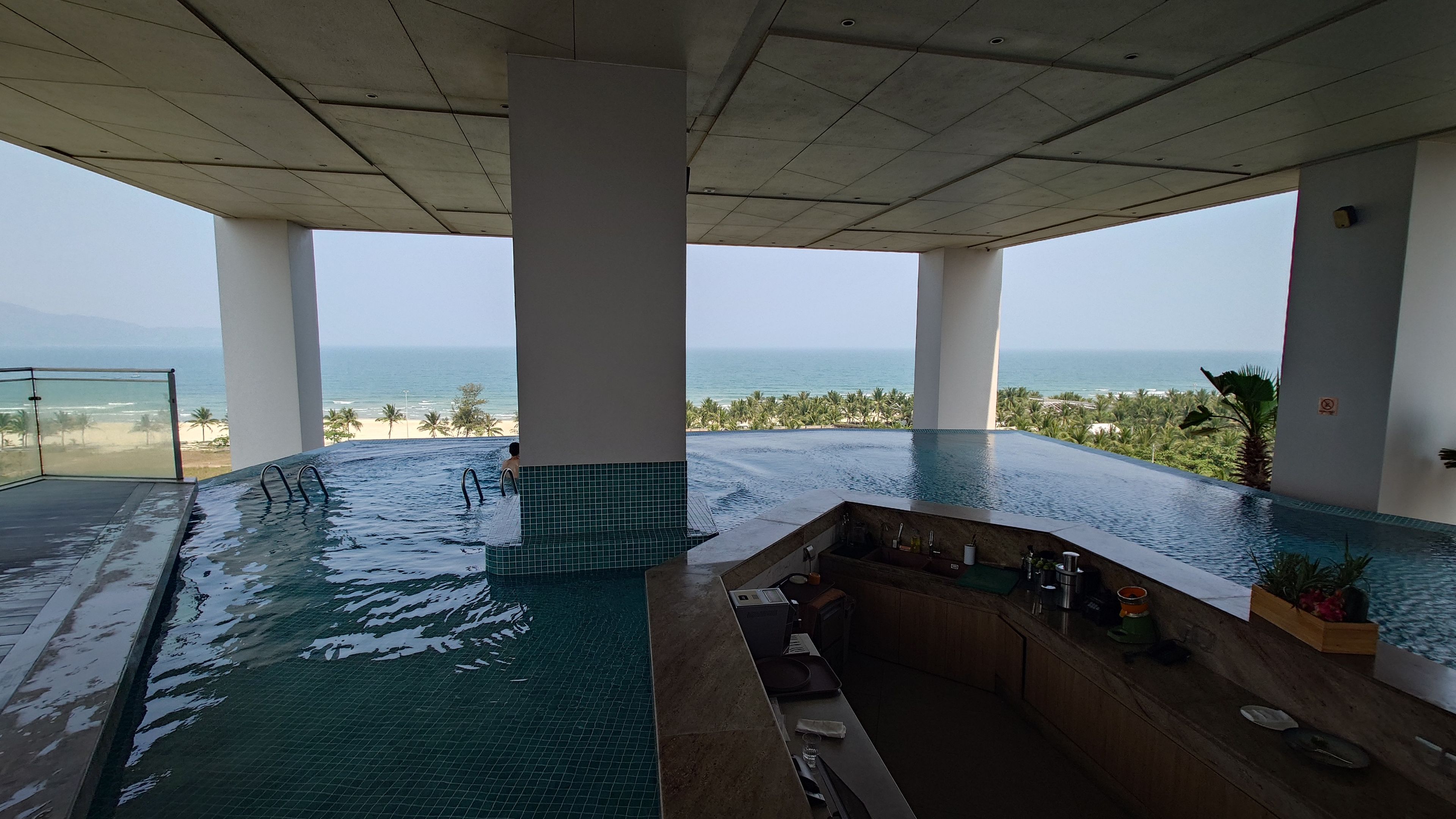 Rooftop infinity pool with bar counter