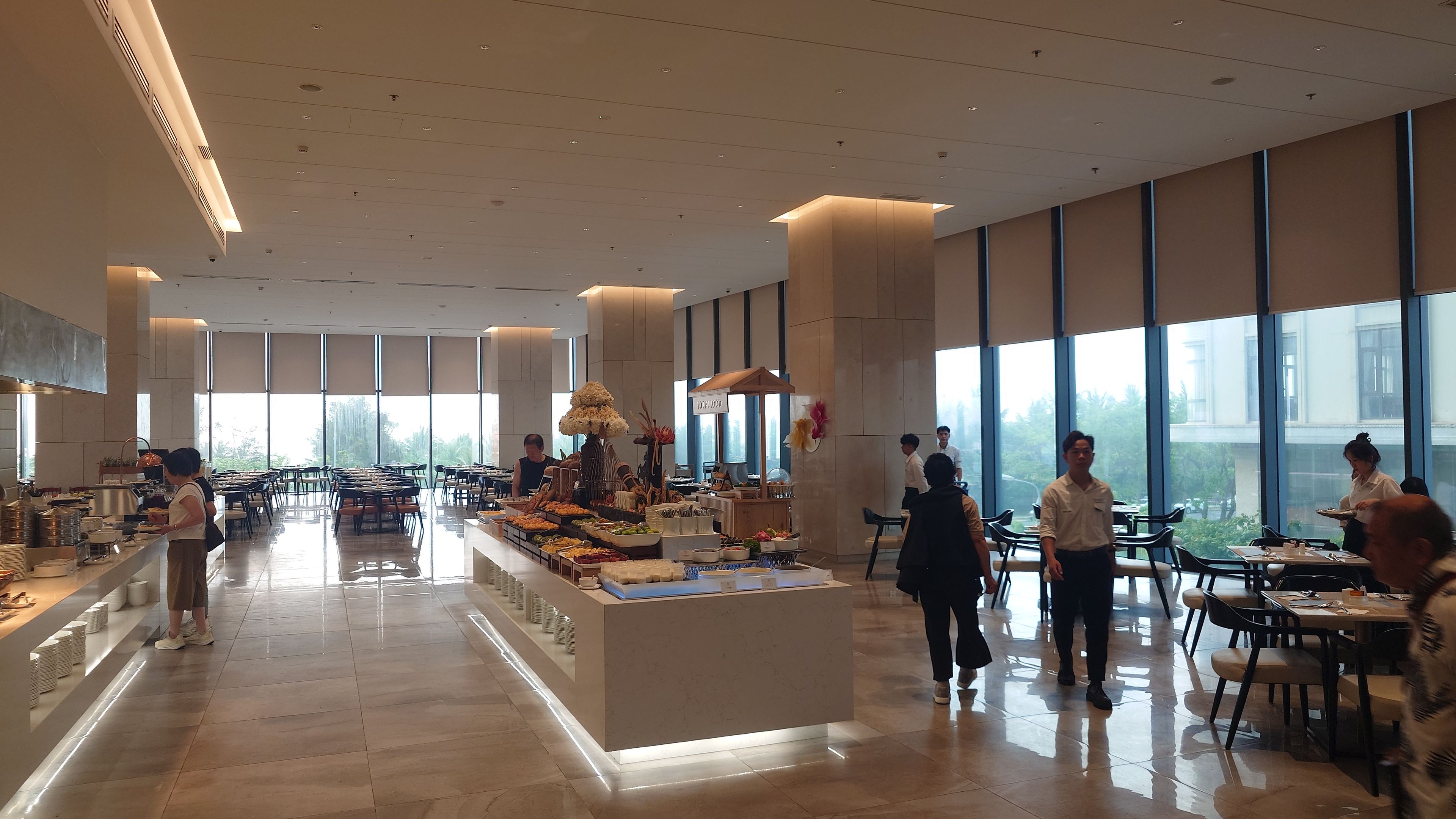 Spacious and stylish breakfast restaurant view
