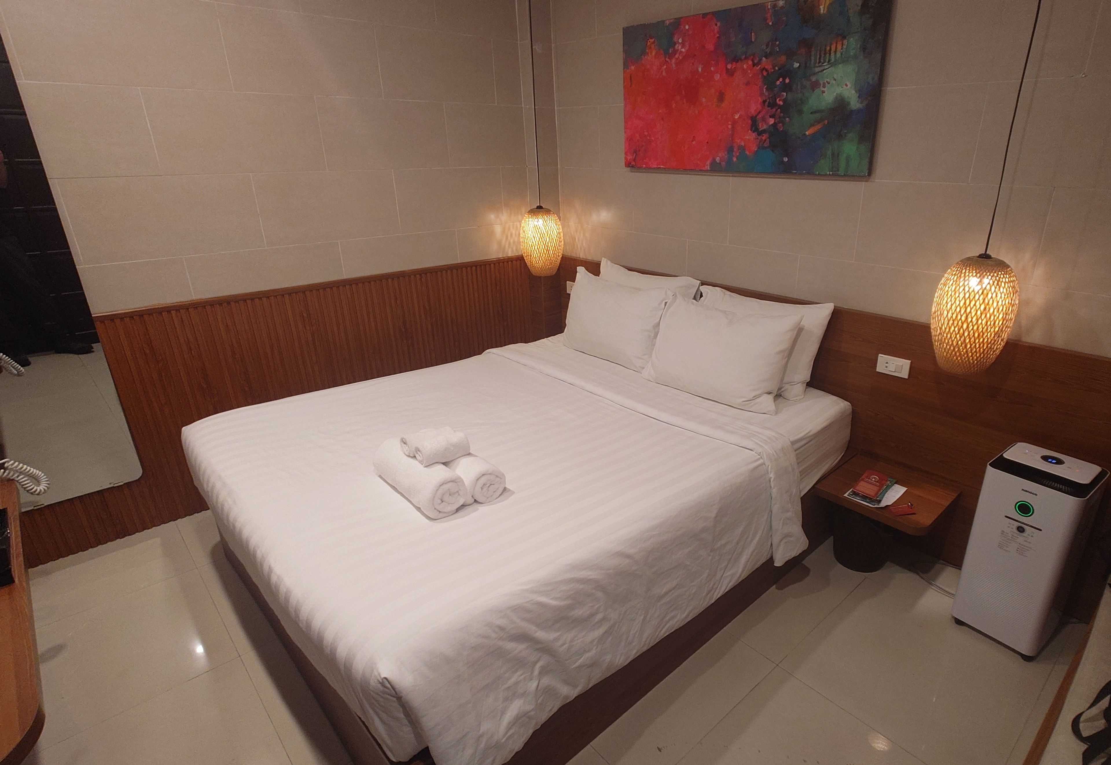 First Hoianese Center Hotel Room